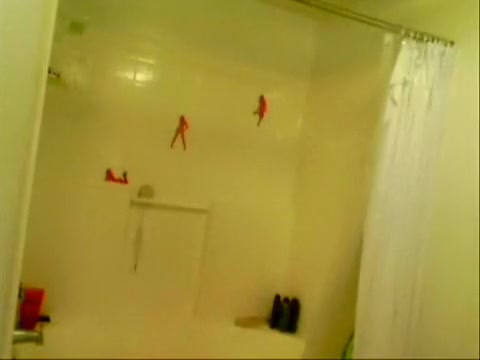Hot guy takes a shower (webcam)
