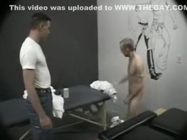 Massage quickly becomes bareback sex