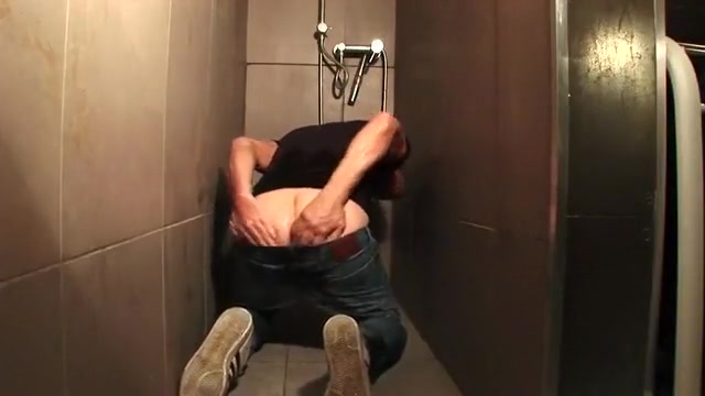 SHOWER IN FULL CLOTCHES WITH JLUBE