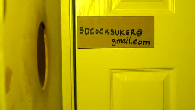 GOODLOOKING GUY BRINGS A BISEXUAL GUY WITH HIM TO GLORYHOLE