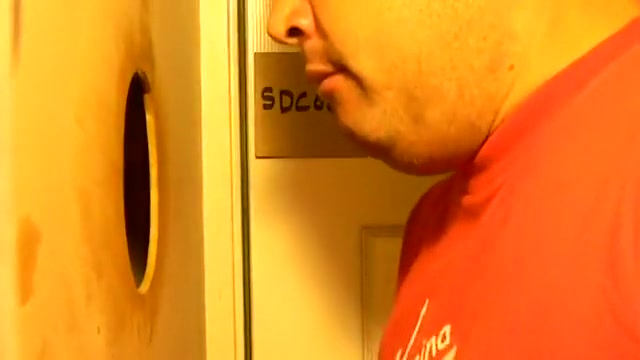 GOODLOOKING GUY BRINGS A BISEXUAL GUY WITH HIM TO GLORYHOLE