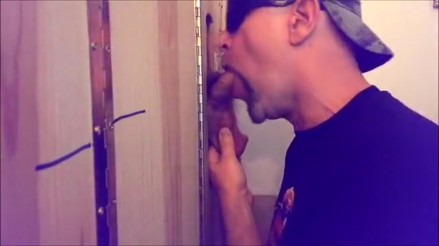 Gloryhole: 24yo Slim Dude from the Suburbs