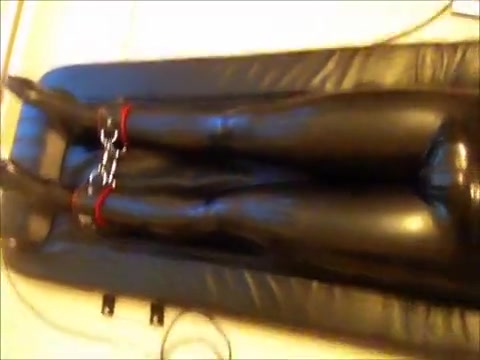 Rubberpup massaged.
