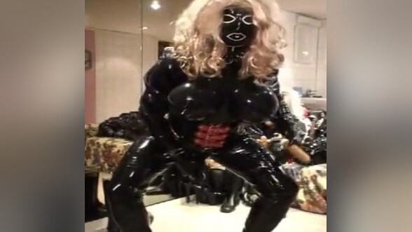 Roxina2007GlossyKinkyGurliez250207