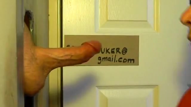 35 YR OLD HOT STRAIGHT COP COMES TO GLORYHOLE FOR HOOVER