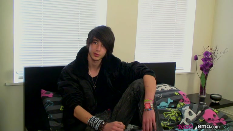 Inexperienced Bi Boy Tommy Strokes It - Tommy May Jerks