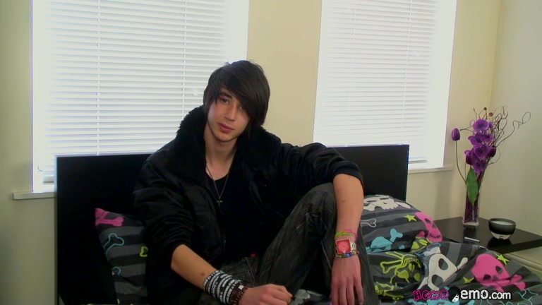 Inexperienced Bi Boy Tommy Strokes It - Tommy May Jerks