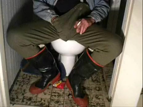 nlboots - military underclothes (lengthy johns), rubber boots etc
