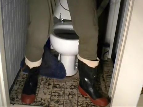 nlboots - military underclothes (lengthy johns), rubber boots etc