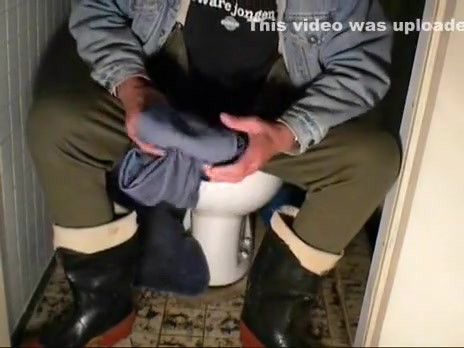 nlboots - military underclothes (lengthy johns), rubber boots etc