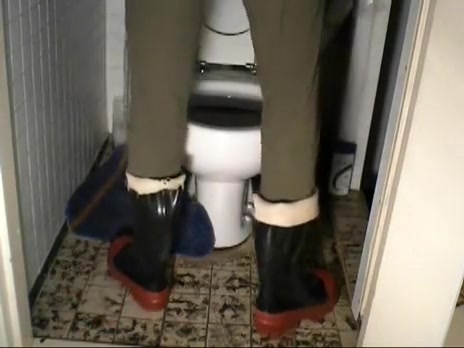 nlboots - military underclothes (lengthy johns), rubber boots etc