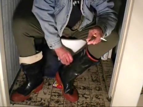nlboots - military underclothes (lengthy johns), rubber boots etc
