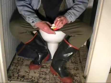 nlboots - military underclothes (lengthy johns), rubber boots etc