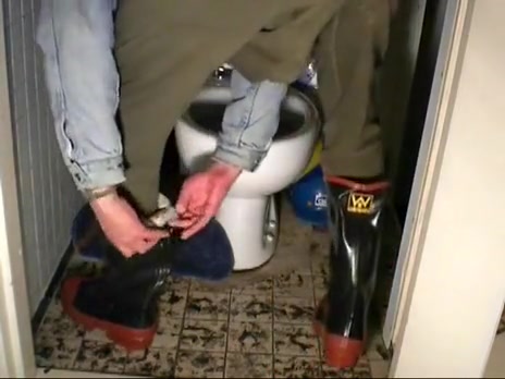 nlboots - military underclothes (lengthy johns), rubber boots etc