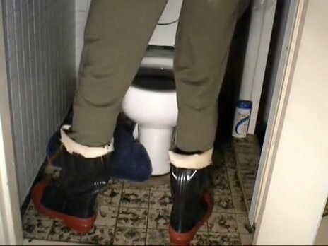 nlboots - military underclothes (lengthy johns), rubber boots etc