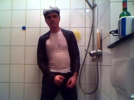 shower in the centre of the night