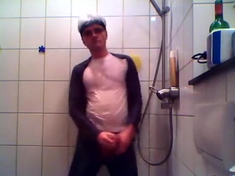 shower in the centre of the night