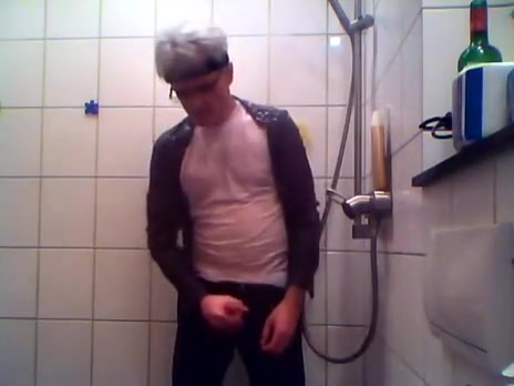 shower in the centre of the night