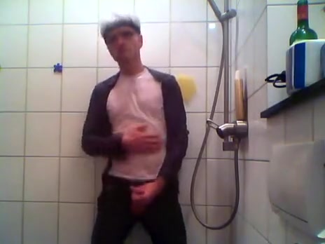 shower in the centre of the night