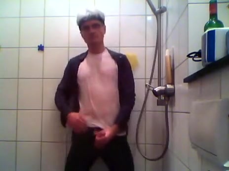 shower in the centre of the night