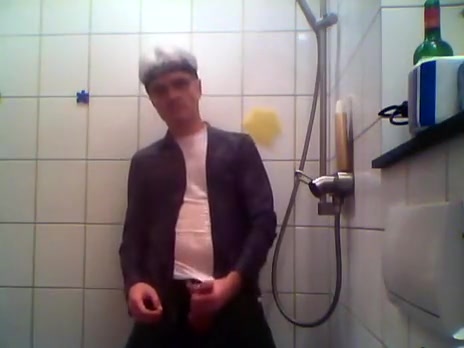 shower in the centre of the night