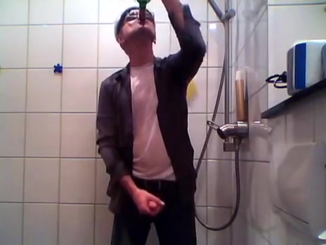 shower in the centre of the night