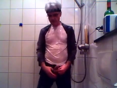 shower in the centre of the night