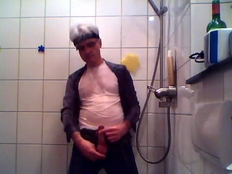 shower in the centre of the night
