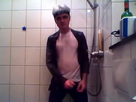 shower in the centre of the night