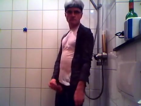 shower in the centre of the night