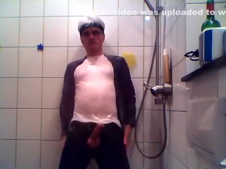 shower in the centre of the night
