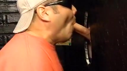 ENGULFING A ABSOLUTELY ANONYMOUS BOYFREND AT GLORYHOLE
