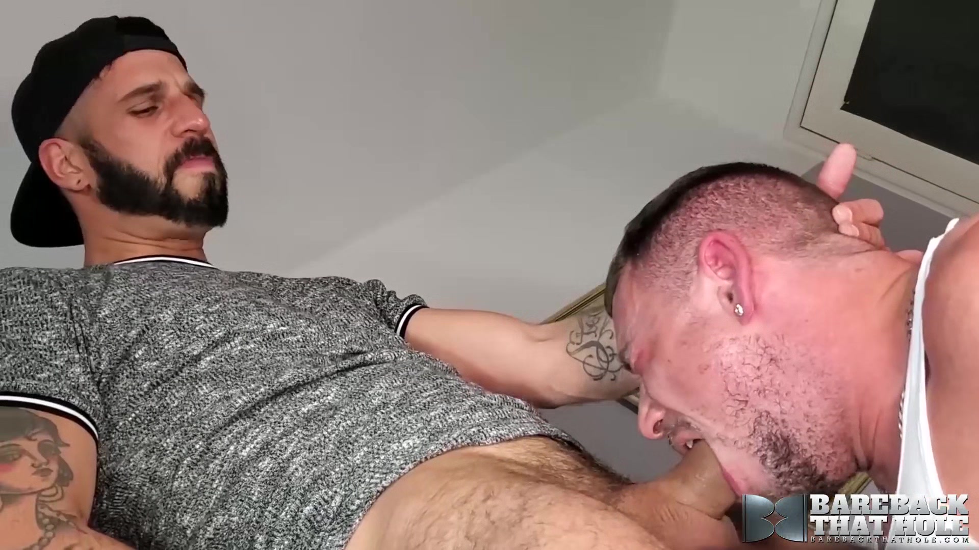 BAREBACKTHATHOLE Latino Romeo Davis Barebacks Bobby Bruiser