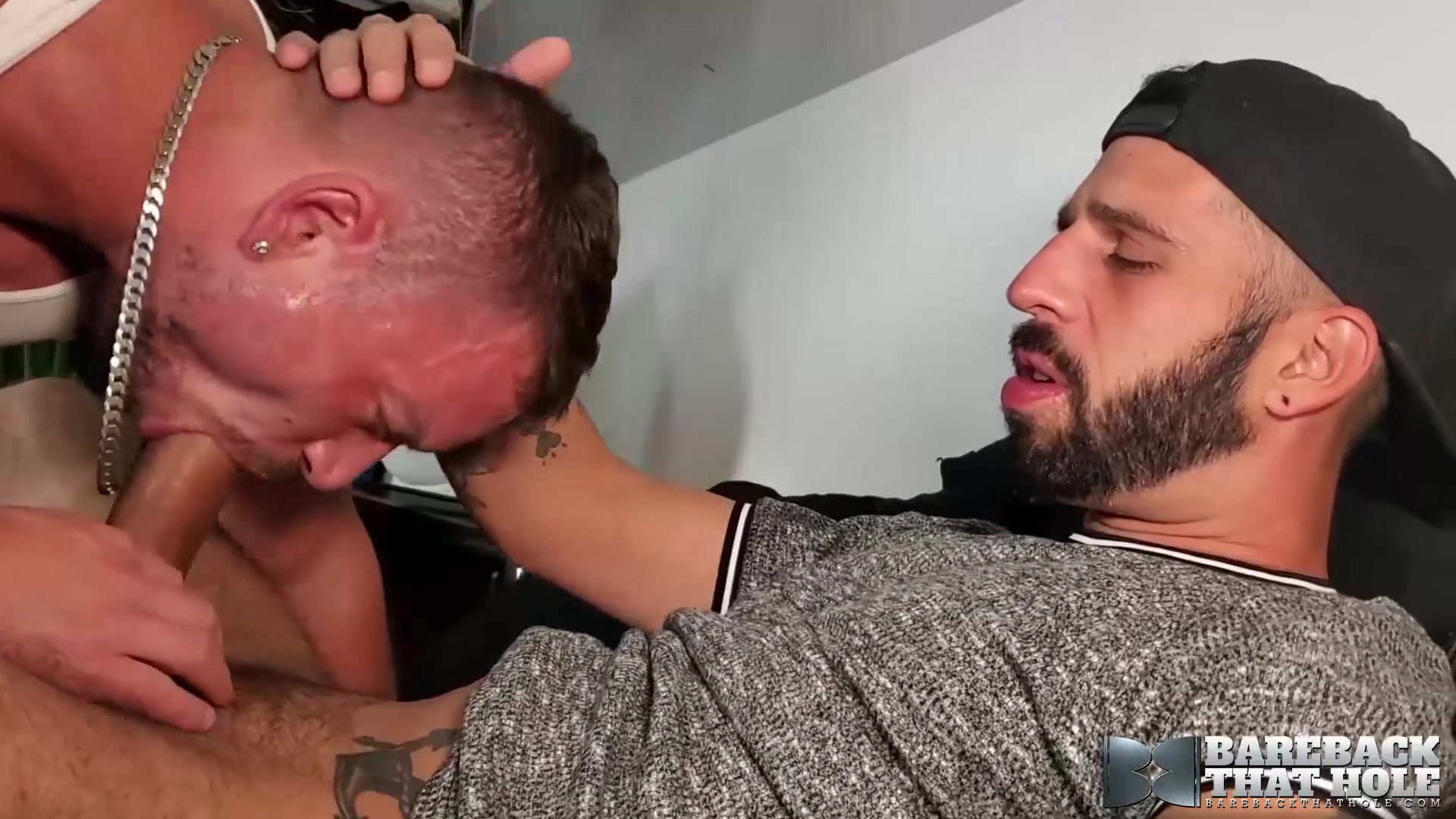 BAREBACKTHATHOLE Latino Romeo Davis Barebacks Bobby Bruiser