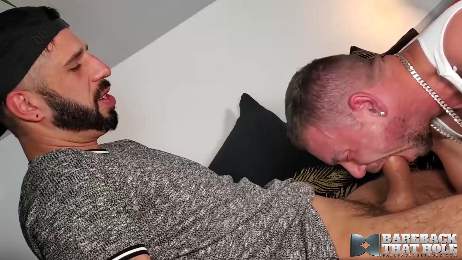 BAREBACKTHATHOLE Latino Romeo Davis Barebacks Bobby Bruiser