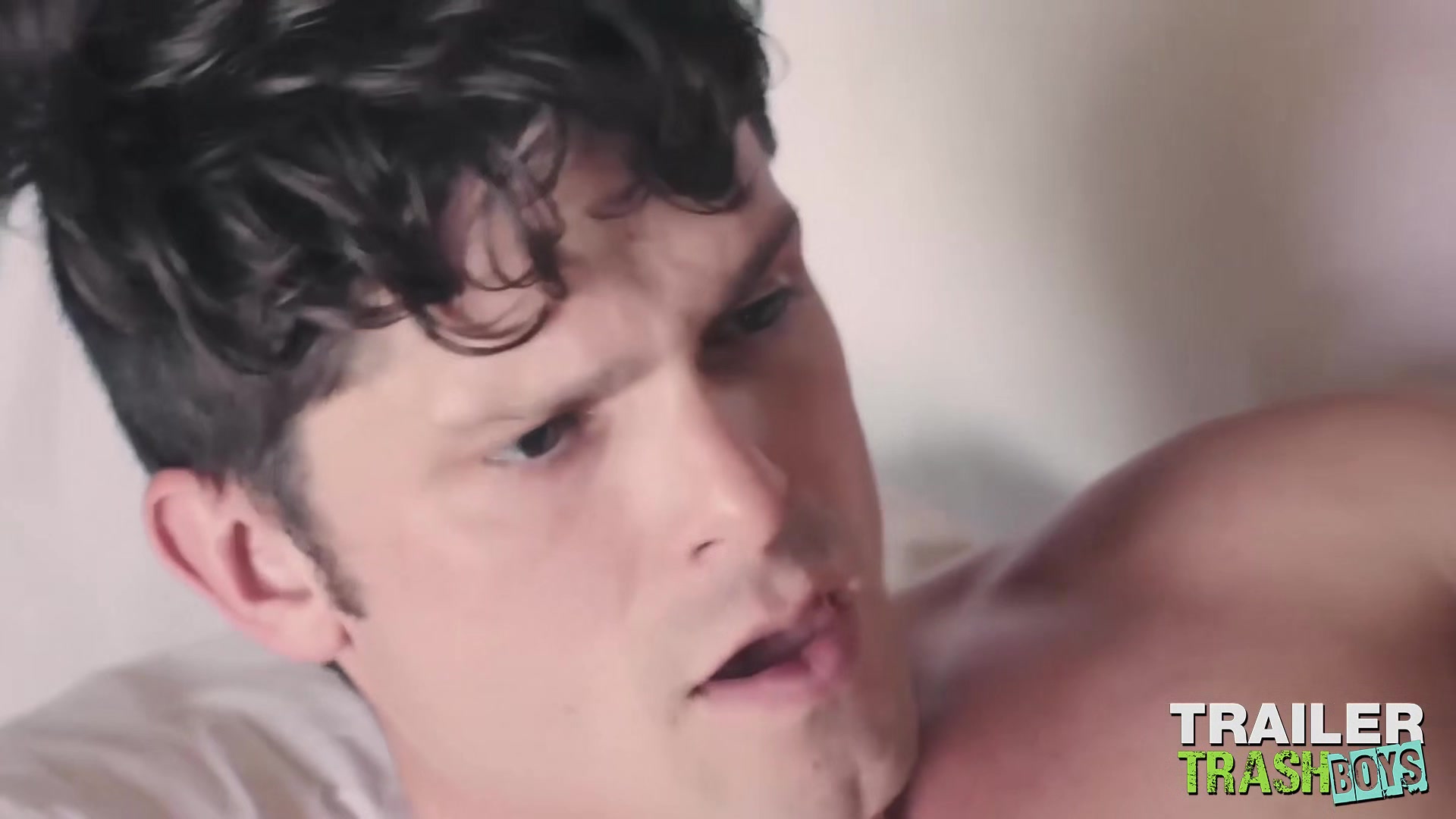TRAILERTRASHBOYS Gay Devin Franco Barebacked By Taylor Reign