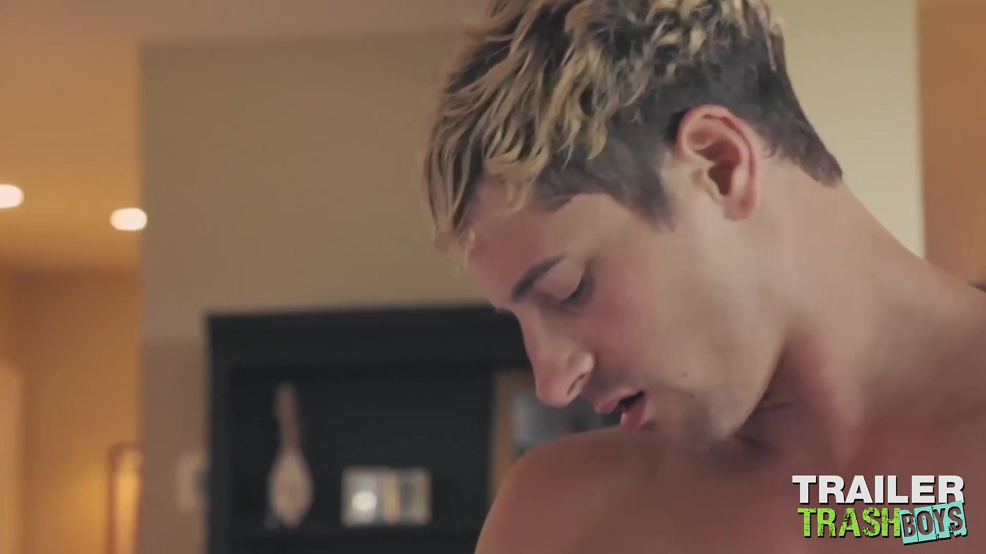 TRAILERTRASHBOYS Gay Devin Franco Barebacked By Taylor Reign