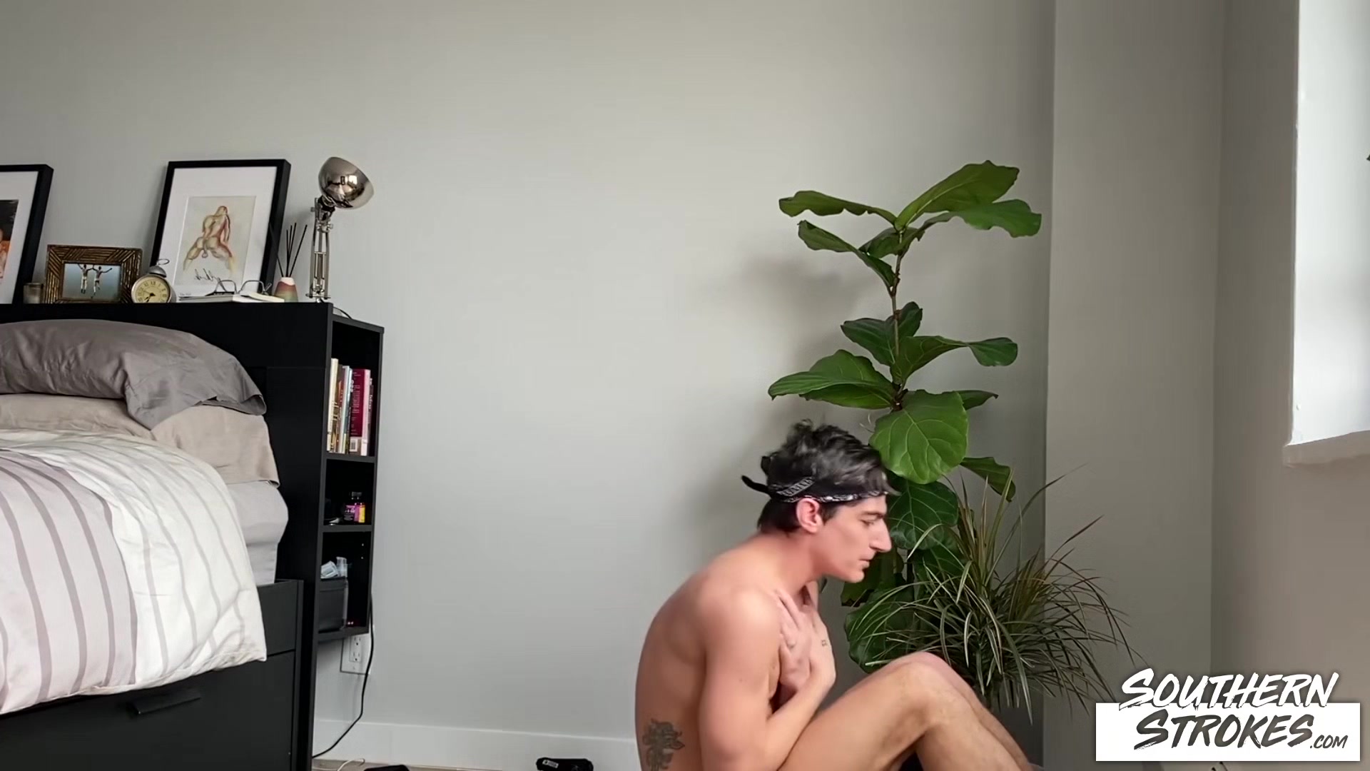 SOUTHERNSTROKES Athletic Twink Aiden Ward Jerks Off Solo