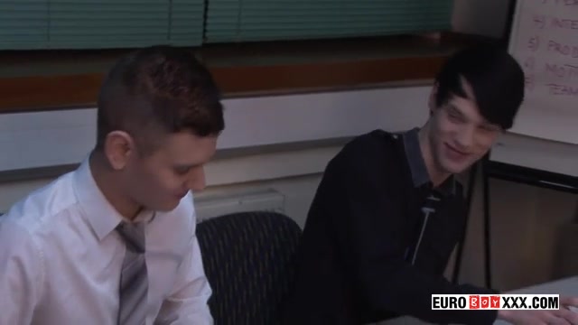 Bareback Business Twink Threeway Fuck - Aaron Aurora, Shaun Mann & Skye Romeo