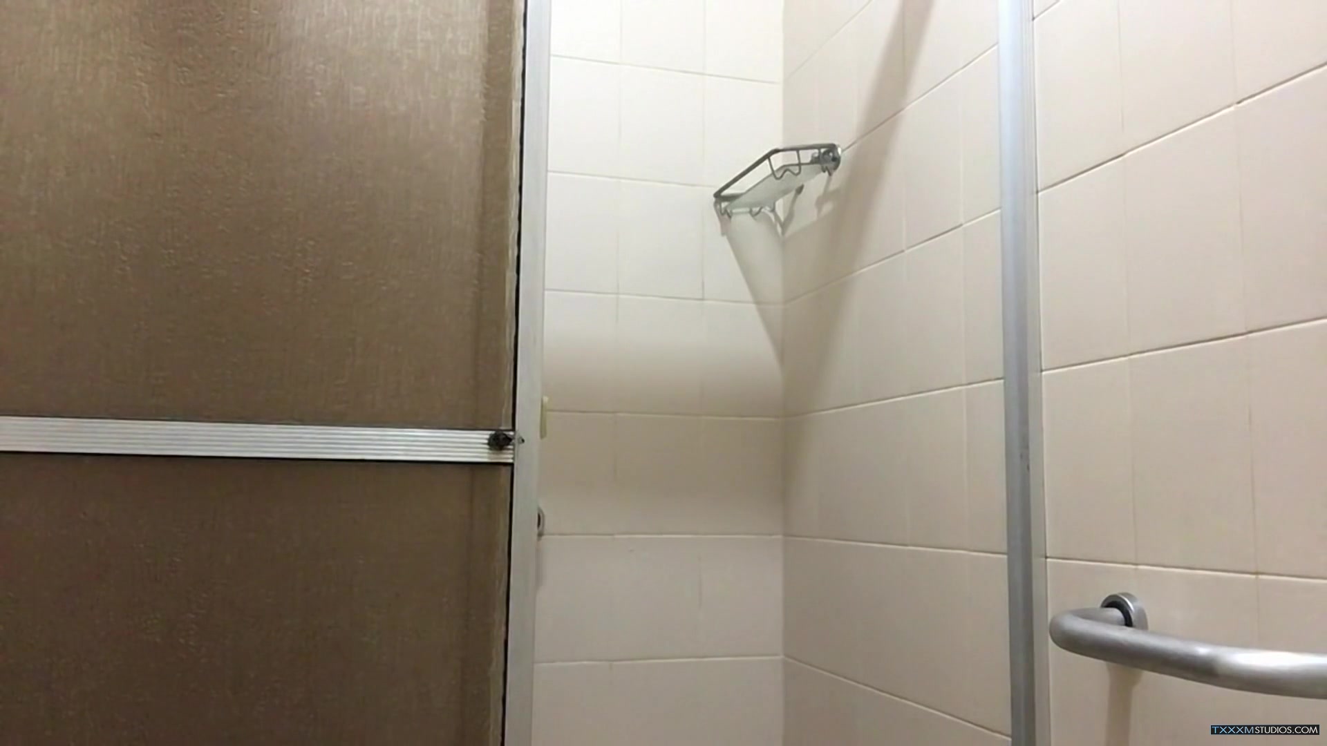 Shower Strokes With Henry - Henry Lynes