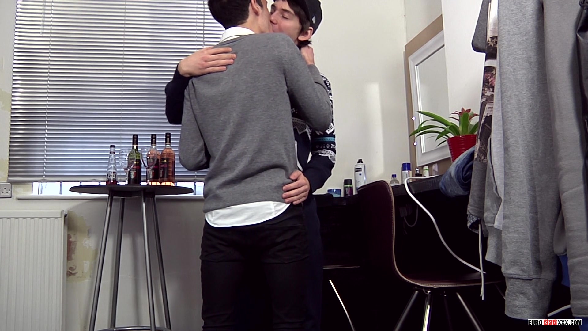 Luca & Oli Suck & Fuck On The Couch - Luca & Oli