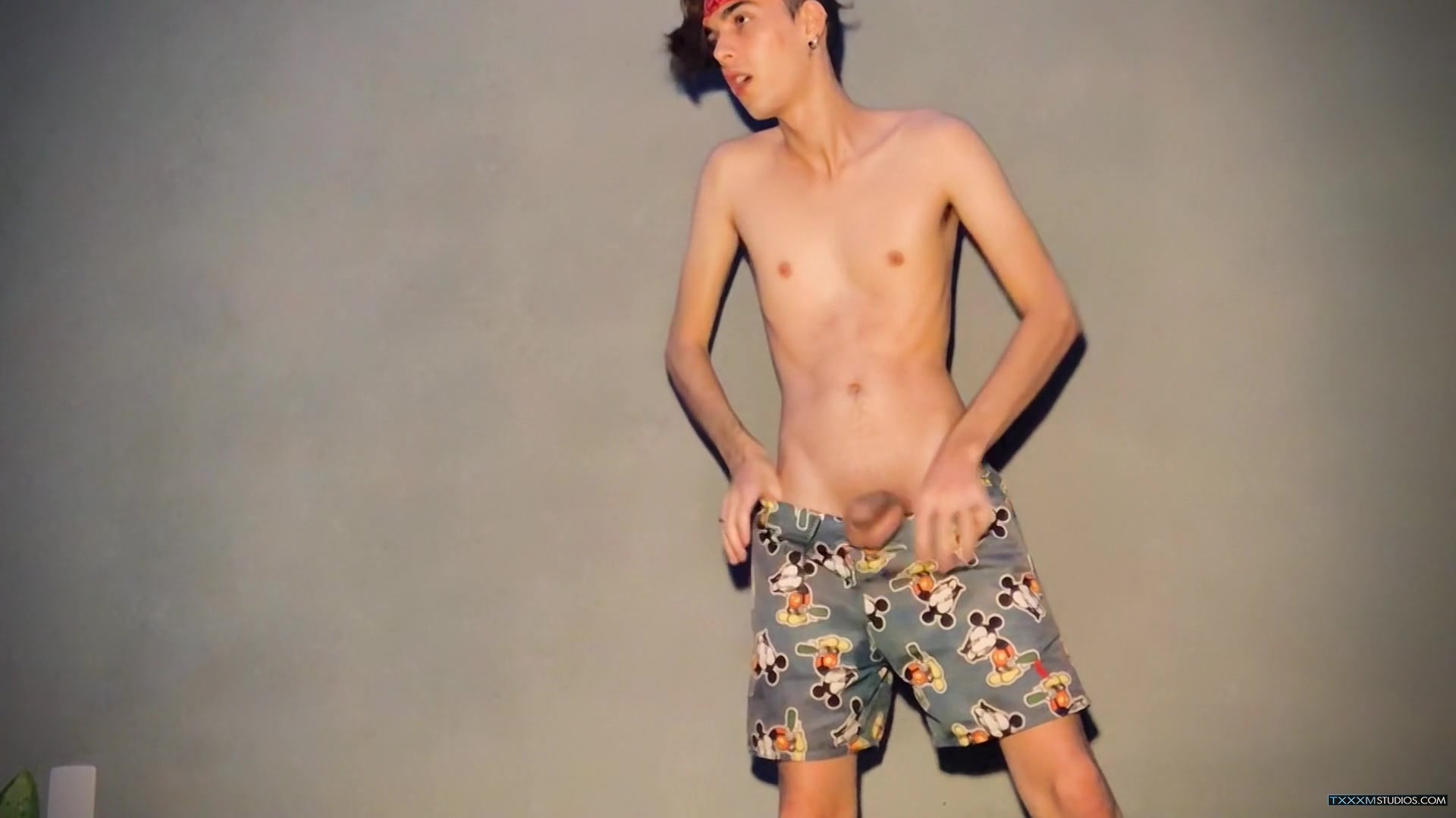 Spurting His Skinny Twink Load - Henry Evans