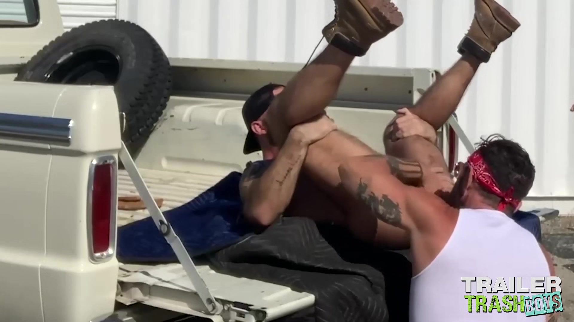 TRAILERTRASHBOYS Hunky Vince Parker Raw Breeds Jake Nicola