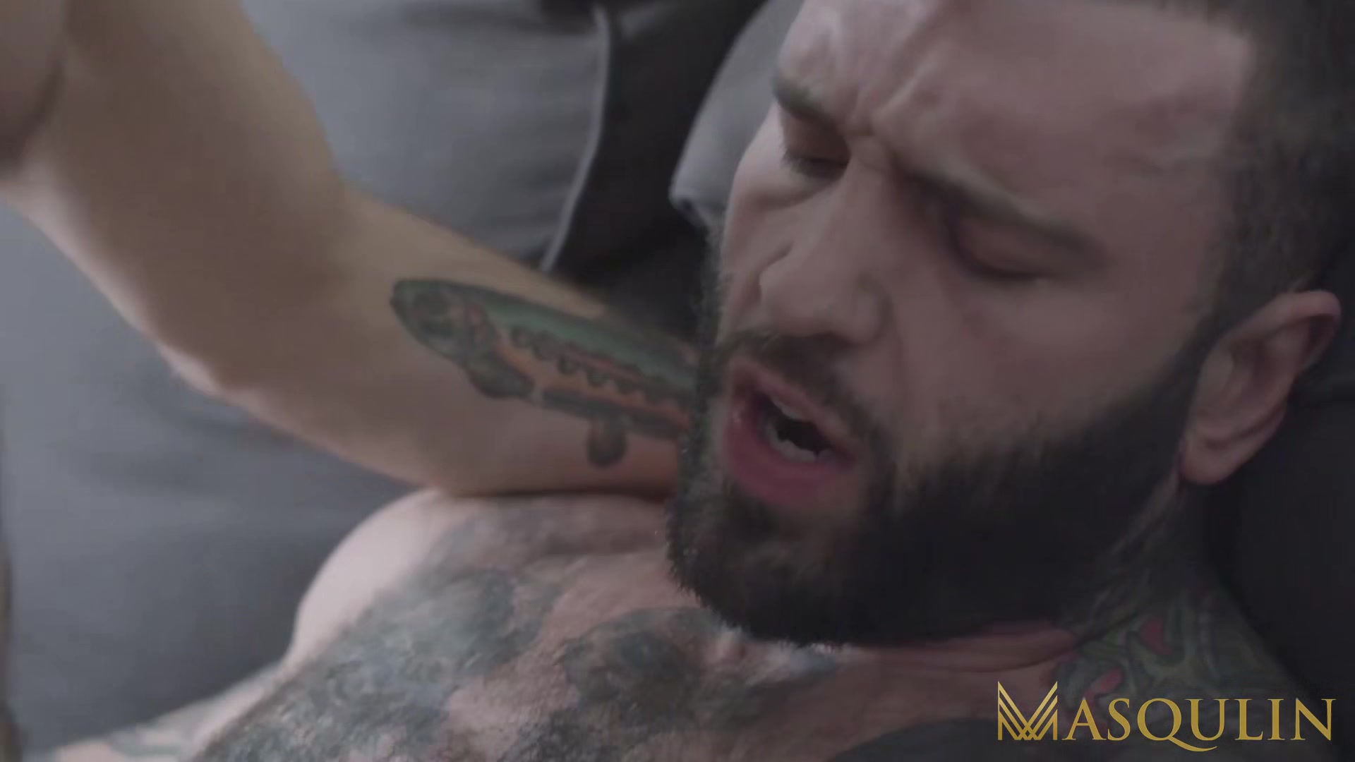 MASQULIN Tattooed Hunk Markus Kage Raw Breeds Jeremy London