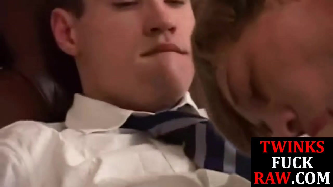 Hung college twink licks and barebacks amateur