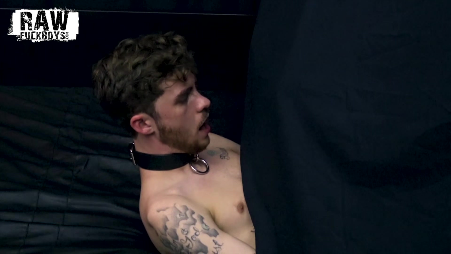 RAW FUCK BOYS - Hairy stud hammers willing twink raw through curtain