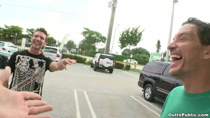 Straight Guy gives Blowjob