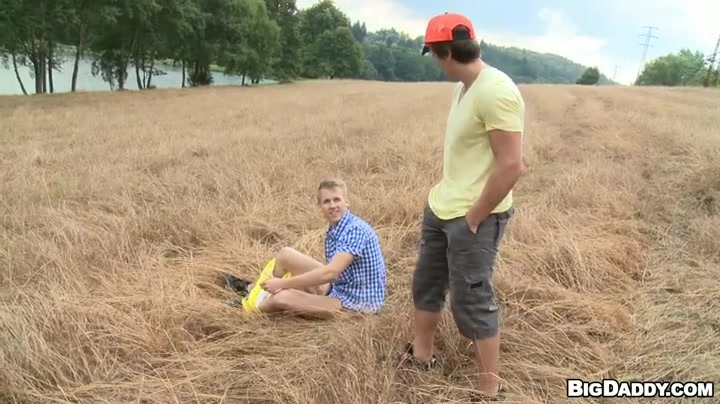Anal-Sex In Open Field