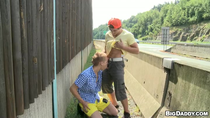 Anal-Sex In Open Field