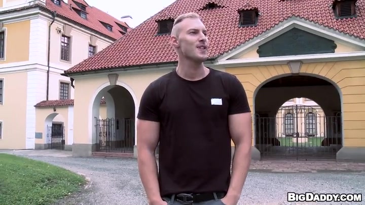 Horny Men Fuck In Public!